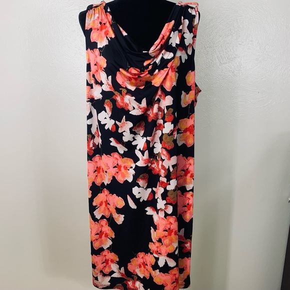 Floral Plus Size Sleeveless Dress - Picture 16 of 16